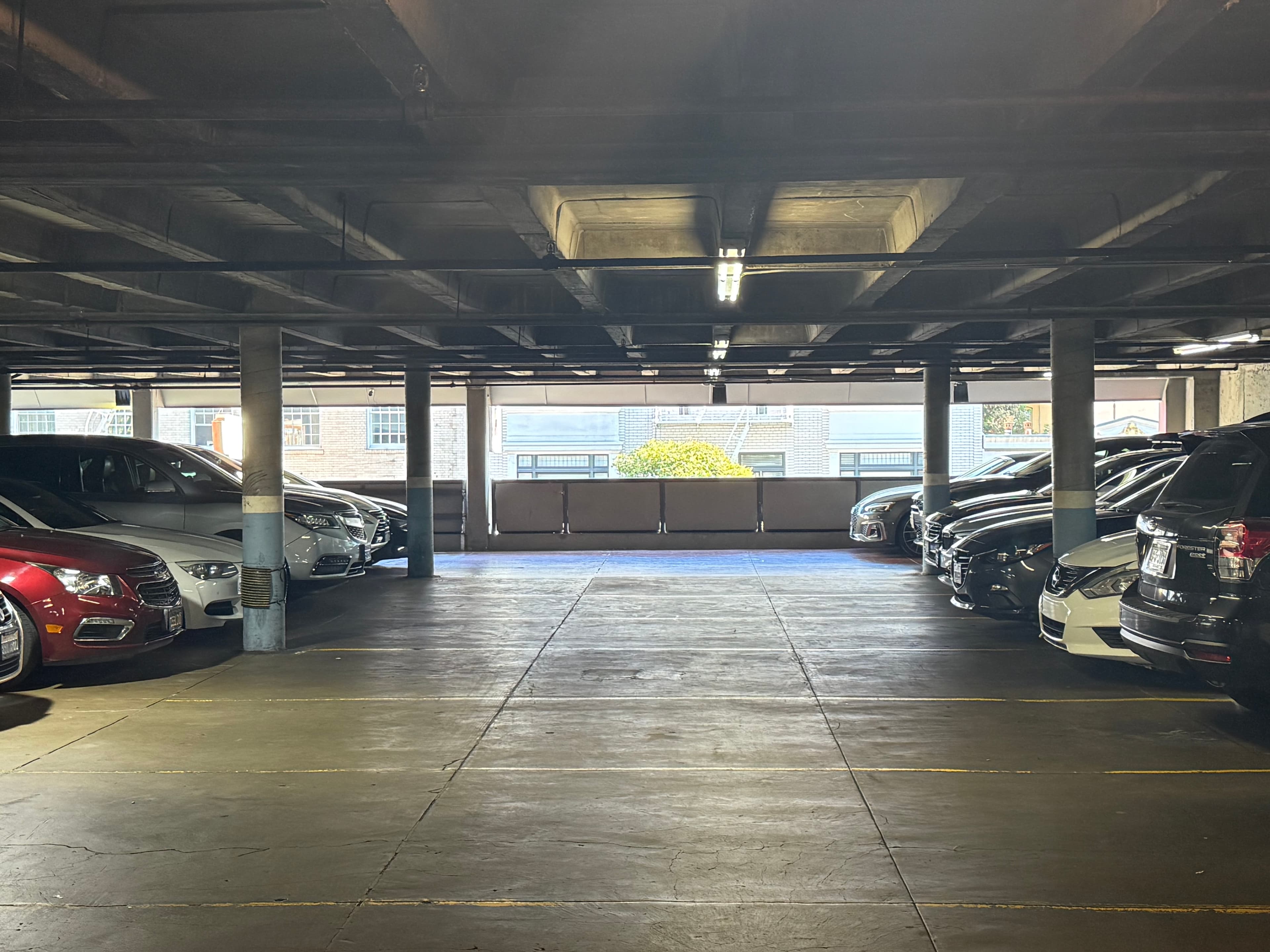 750 Bush Garage - Thumbnail 2